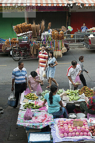 Straßenverkäufer in der Nähe der Khao San Road; Bangkok  Thailand