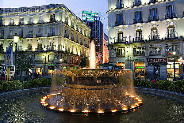 Spanien  Madrid  Puerta Del Sol  Abenddämmerung