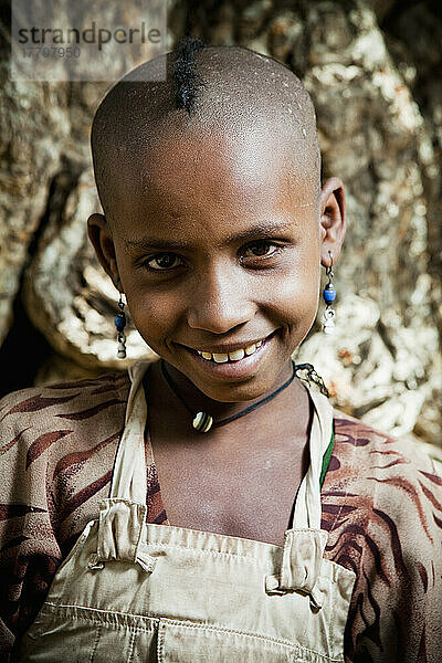 Porträt einer jungen Ziegenhirtin; Region Tigray  Äthiopien