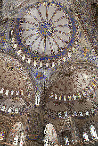 Das Innere der Blauen Moschee; Istanbul  Türkei
