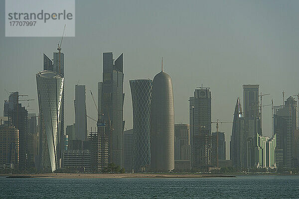 Moderne Skyline von Doha; Doha  Katar