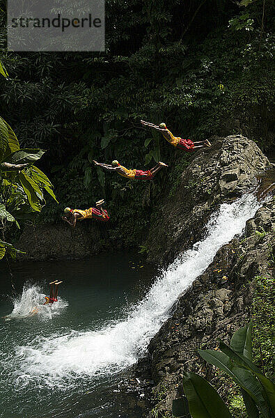Tauchen in den Seven Sisters Wasserfall; Grenada