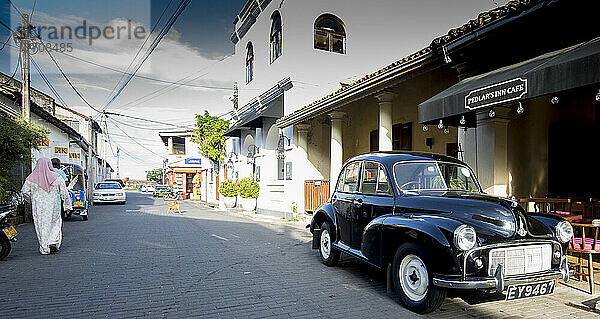 Morris Minor Auto in der Altstadt von Galle Fort an der Westküste Sri Lankas; Galle  Galle District  Sri Lanka