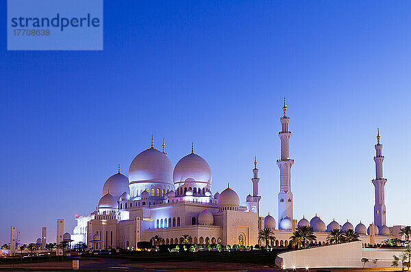 Große Sheikh-Zayed-Moschee bei Sonnenaufgang; Abu Dhabi  Vereinigte Arabische Emirate