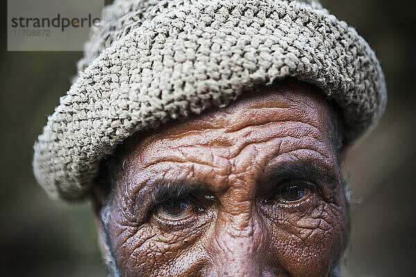Porträt eines älteren Mannes in der Nähe der Yemrehanna-Kristos-Kirche  in der Nähe von Lalibela  Äthiopien