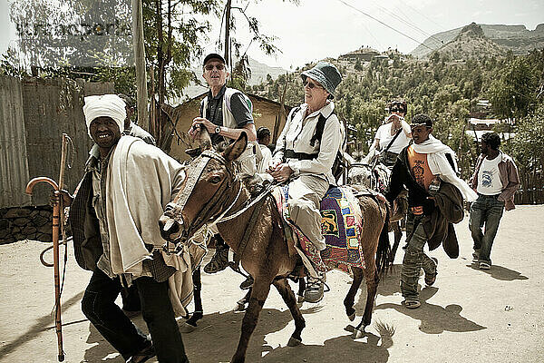 Touristen auf Eseln; Lalibela  Äthiopien