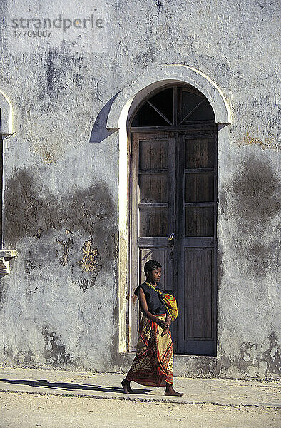 Frau mit Kind  Ilha Do Mocambique  Mosambik.