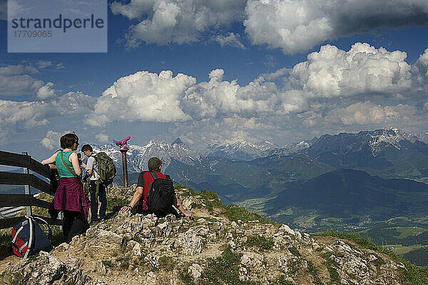 Panoramablick vom Gipfel des Kitzbüheler Horns. Kitzbühel  Tirol  Österreich.