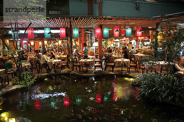 Macaroni Club bei Nacht  Khao San Road; Bangkok  Thailand