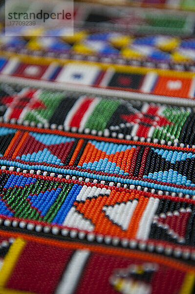 Detail von Armbändern zum Verkauf im Geschäft  Ol Pejeta Conservancy  Kenia.