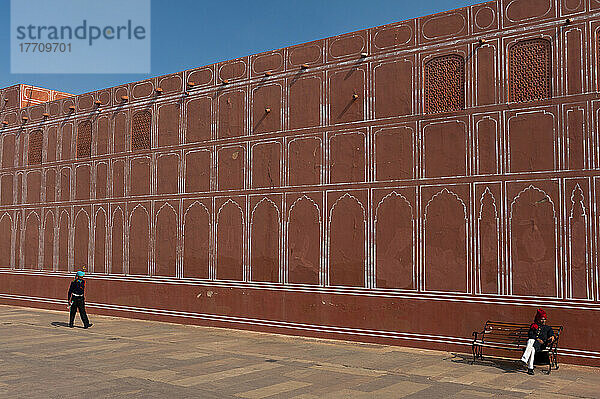 Wachen im Stadtpalast; Jaipur  Rajasthan  Indien