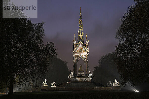 Europa  Uk  Gb  England  London  Royal Albert Memorial in der Abenddämmerung