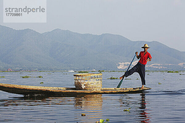 Beinruderer Fischer auf dem Inle-See; Myanmar