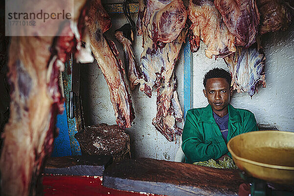 Fleischverkauf in einer Metzgerei in der Stadt Harar in Ostäthiopien; Harar  Äthiopien