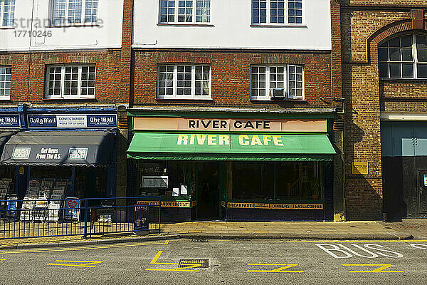 Schild und Markise für River Cafe; London  England