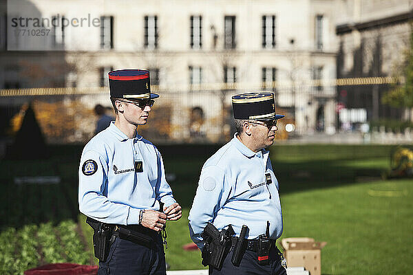 Polizisten im Dienst; Paris  Frankreich