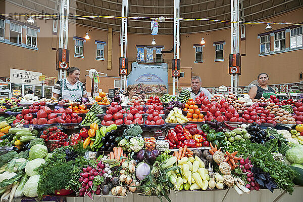 Frische Produkte in Hülle und Fülle auf dem Bessarabia-Markt; Kiew  Ukraine