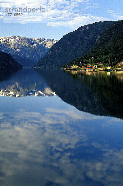 Ulvikfjord  Westküste  Norwegen.