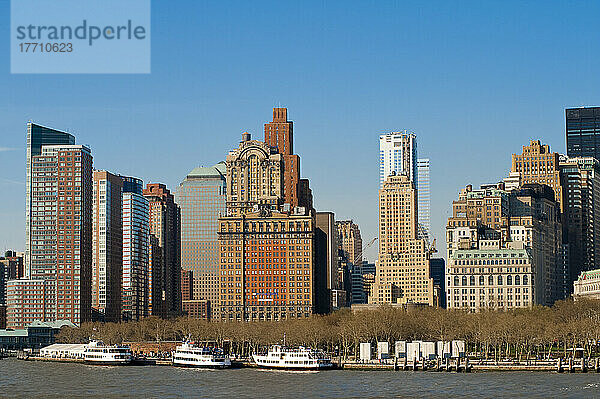 Ansichten von Manhattan von der Staten Island Ferry  New York  Usa