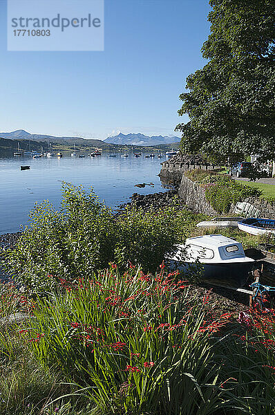 Boote in einem Hafen; Skye  Schottland