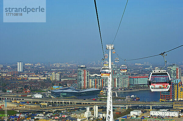 Blick auf Südlondon von der Emirates Cable Car; London  England