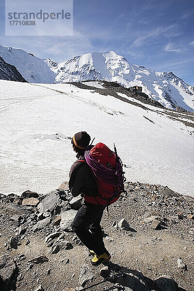 Besteigung des Mont Blanc  einer der beliebtesten Berge der Alpen und der höchste Berg Westeuropas  in der Nähe der Tete Rousse Hütte; Frankreich