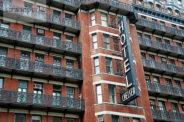 Fassade des berühmten Hotels Chelsea  Manhattan  New York  USA