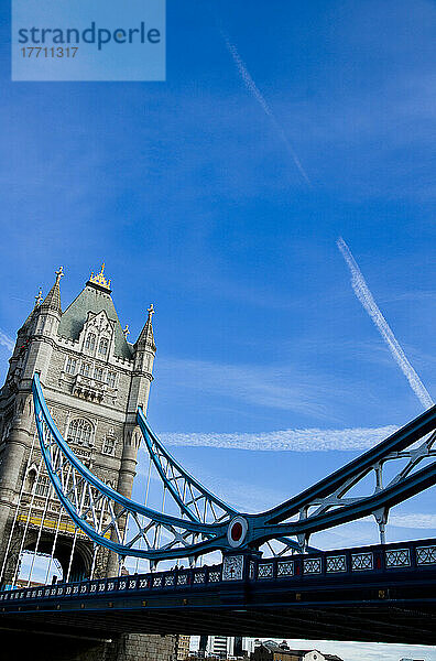 Tower Bridge an der Themse; London  England
