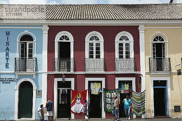 Geschäfte in historischen Gebäuden im Pelourinho-Viertel; Salvador  Bahia  Brasilien