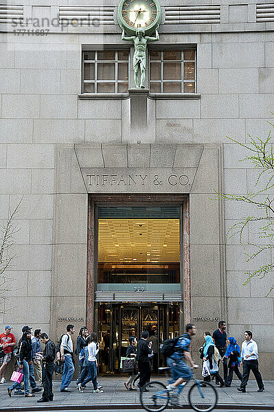 Berühmte Tiffany & Co In 5Th Avenue  Midtown Manhattan  New York  Usa
