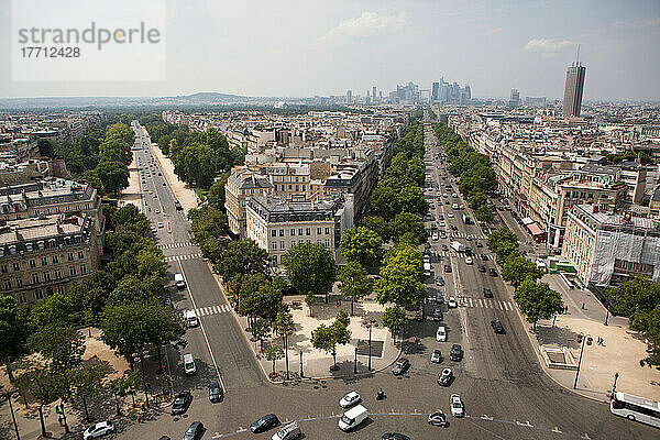 Blick auf Paris von der Spitze des Arc de Triomphe; Paris  Frankreich