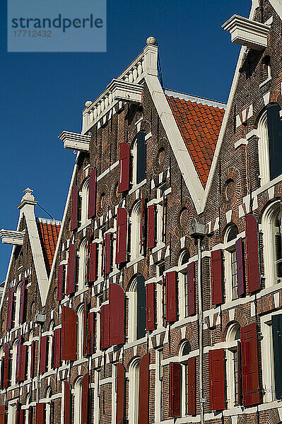 Traditionelle Giebelhäuser; Amsterdam  Holland