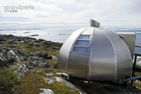 Aluminium-'Iglus' im Hotel Arctic in Ilulissat an der Westküste Grönlands  dem nördlichsten 4-Sterne-Hotel. Grönland.