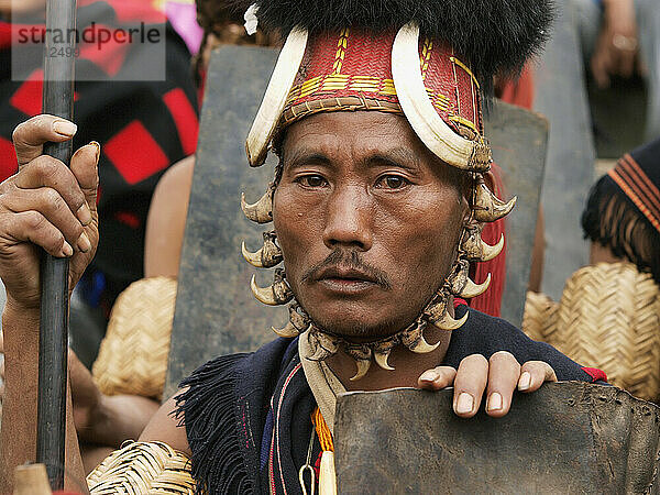 Krieger beim Hornvogelfest  Porträt; Nagaland  Indien