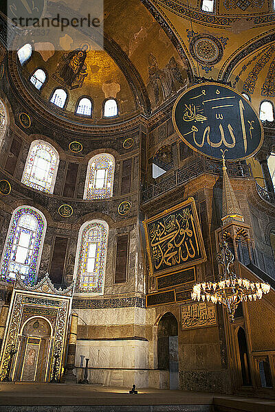 Das Innere der Hagia Sofia (Aya Sofia) im Sultanahmet-Gebiet; Istanbul  Türkei