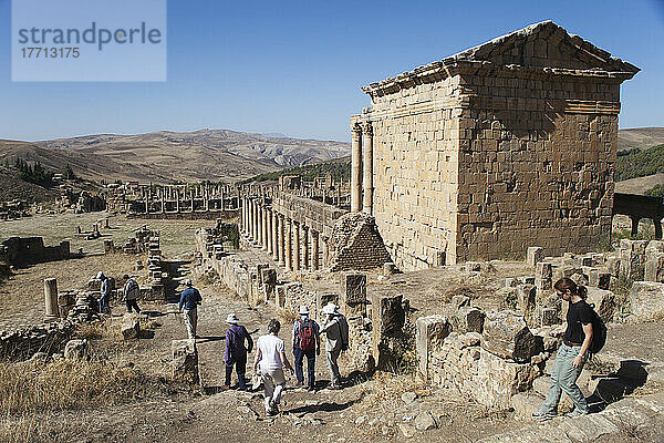Römische Ruinen  Ansicht des Severustempels  Place des Severes; Djemila  Algerien