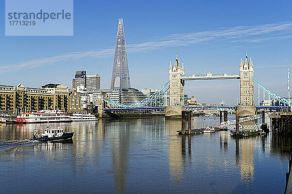Shard und Tower Bridge; London  England