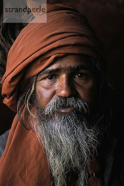 Sadhu Kailash Giri Naga Baba aus Ujjain  Avahan Akhara  Maha Kumbh Mela 2001  Allahabad  Up  Indien