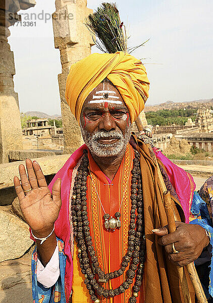 Sadhu Heiliger Mann; Hampi  Karnataka  Indien