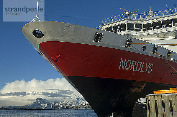Das Hurtigrunta-Kreuzfahrtschiff Frau Nordlys im Hafen von Bodo; Bodo  Norwegen