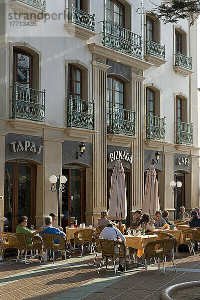 Europa  Spanien  Andalusien  Costa Del Sol  Nerja  Cafe im Freien