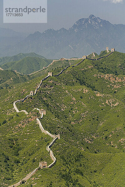 Die Große Mauer von Simatai ist ein 5 4 km langer Abschnitt der Chinesischen Mauer mit 35 Leuchttürmen im Norden des Bezirks Miyun  China.