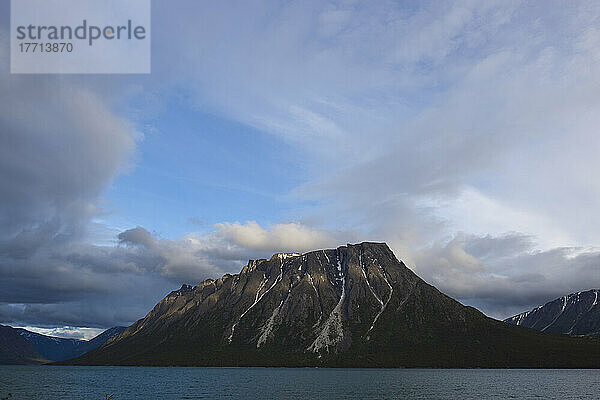 Ark Mountain mit Kusawa Lake; Yukon  Kanada