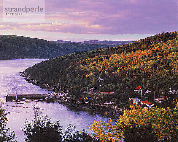 L'anse De Roche und Saguenay-Fjord bei Sacre Coeur  Manicouagan  Quebec