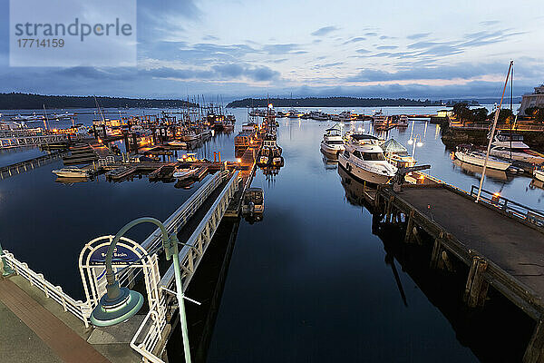 Nanaimo Harbour bei Sonnenaufgang; Nanaimo  British Columbia  Kanada