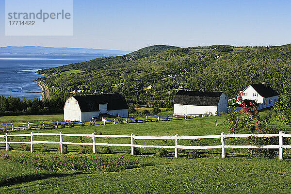 Haus und St.-Lorenz-Strom  Region Charlevoix  Saint-Irenee  Quebec.