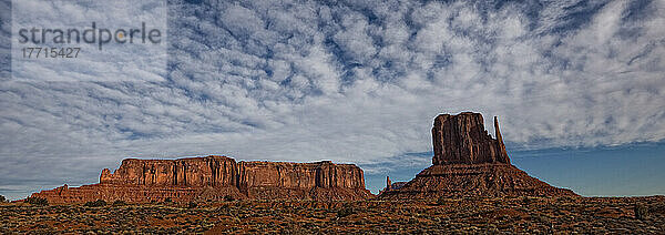 Morgenwolken über dem Monument Valley  Arizona.