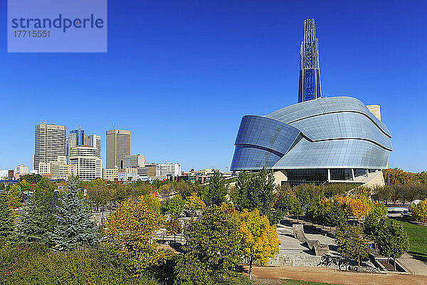 Kanadisches Museum für Menschenrechte und Stadtsilhouette; Winnipeg  Manitoba  Kanada