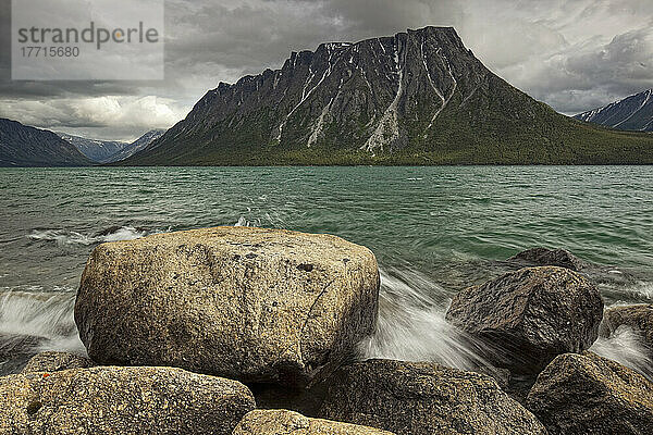 Ark Mountain mit Kusawa Lake; Yukon  Kanada