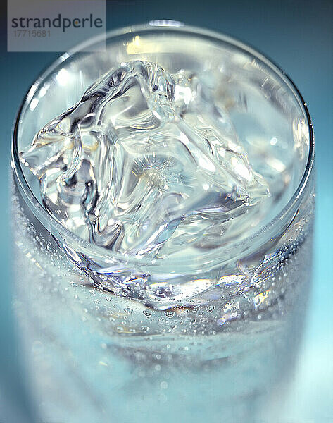 G.Biss Photography; Glas mit Wasser und Eis